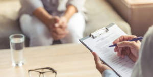 Read more about the article Dobry psycholog w Pruszkowie. Różnice między psychologiem a psychoterapeutą