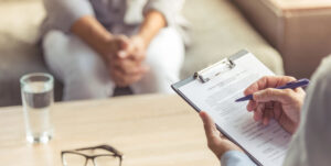 Read more about the article Dobry psycholog w Pruszkowie? 5 pytań, które musisz sobie zadać, zanim umówisz pierwszą wizytę.